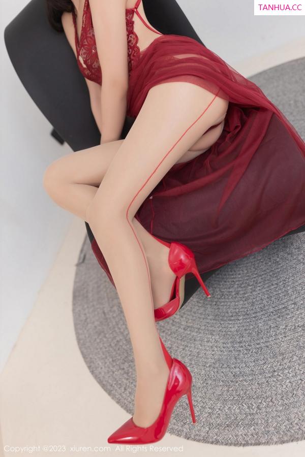 陈若依 抖娘利世 [XiuRen]高清写真图 2023.10.11 No.7492 利世 长裙丝袜第5张图片